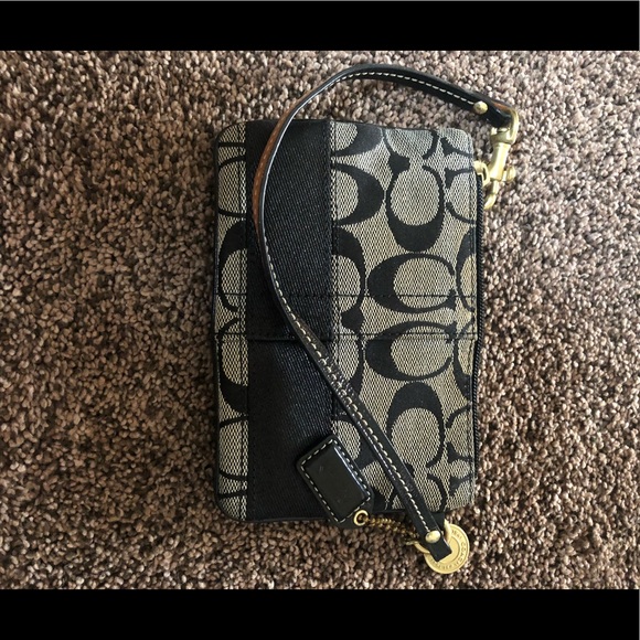 Coach Handbags - Coach Wristlet